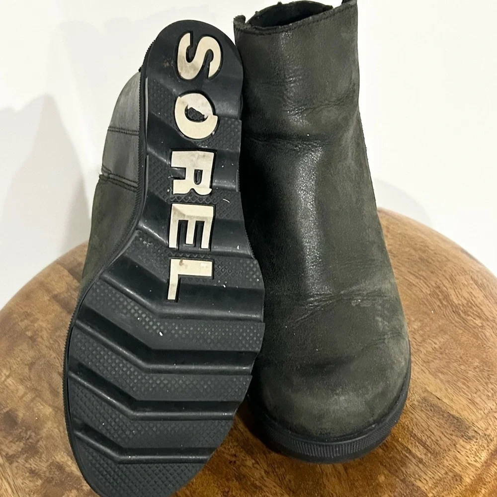 Sorel Joan of Arctic‎ Wedge II Zip Distressed Leather Bootie Dark Green 6